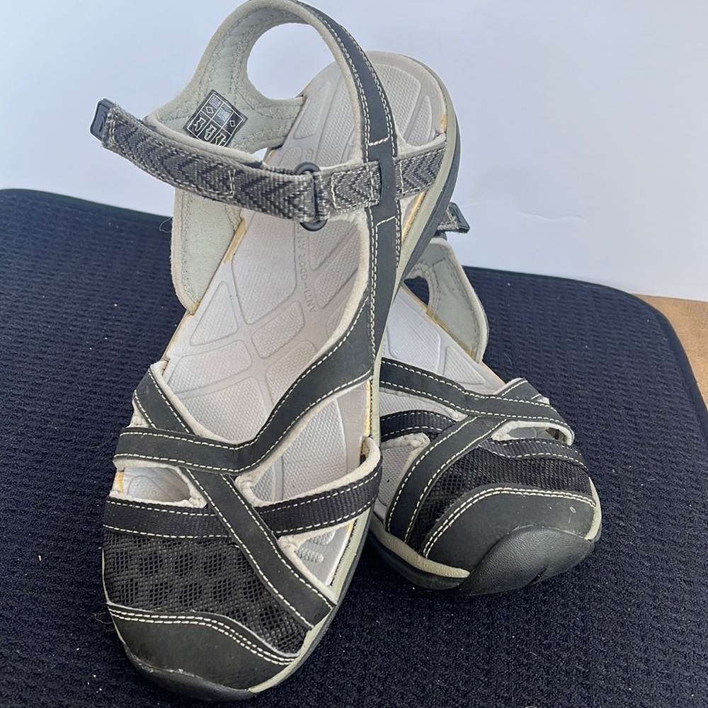 Womens Keen Sandals size 8.5 gray